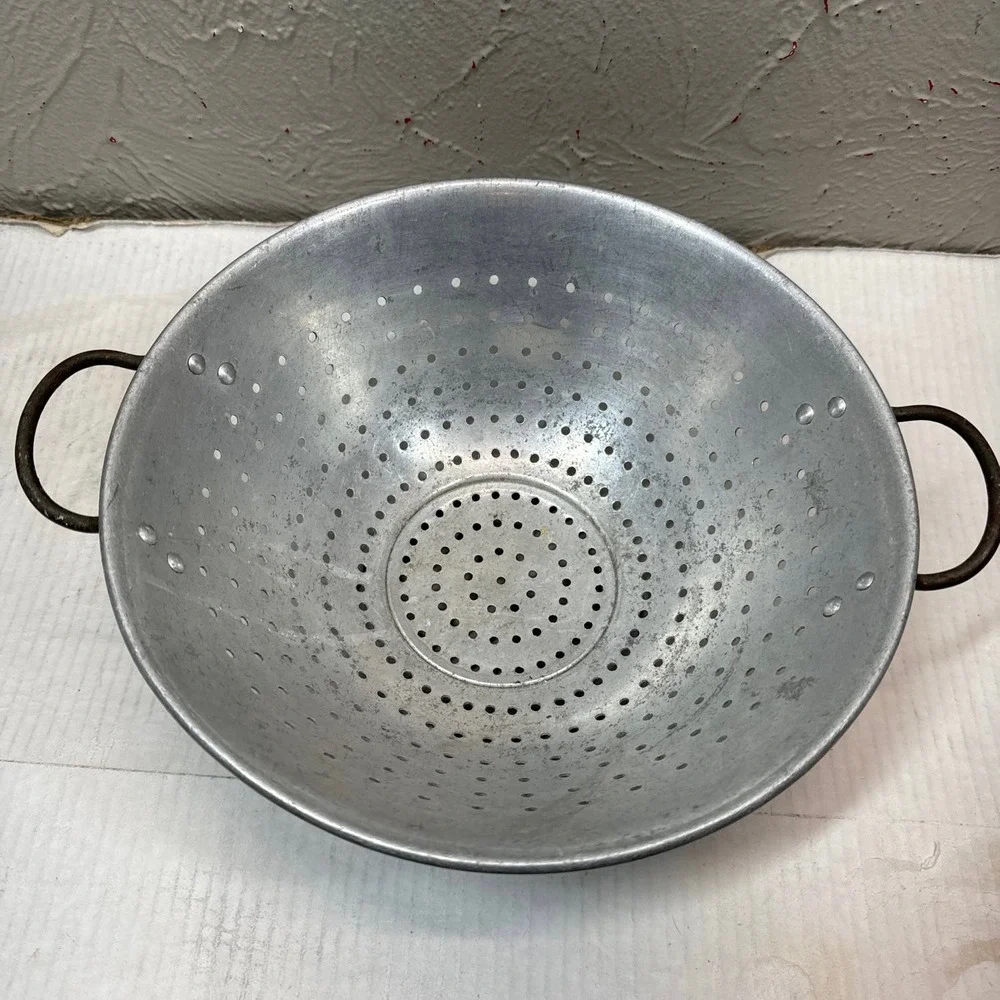 Wear-Ever Heavy Duty Aluminum Colander Strainer‎ Metal Vintage Handles